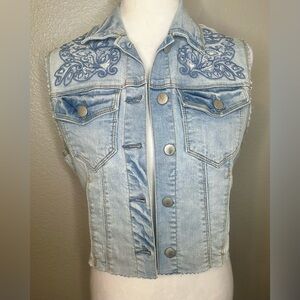 Chelsea & Violet White Was Denim Vest w/ Embroidery - Size Medium